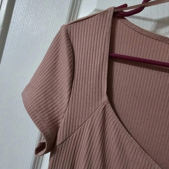 NWT Elodie Blush Pink Ribbed Bodysuit, Low V-Neckline, Lightweight, Size XL. - Picture 4 of 12